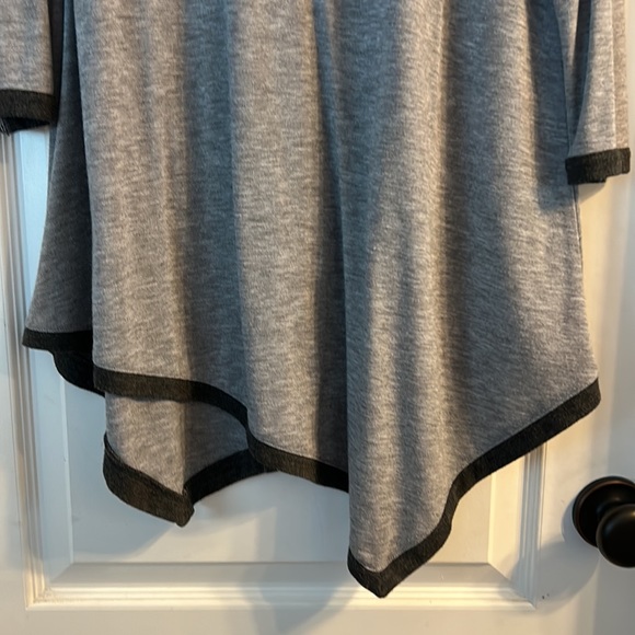 Gray tunic - Picture 3 of 3
